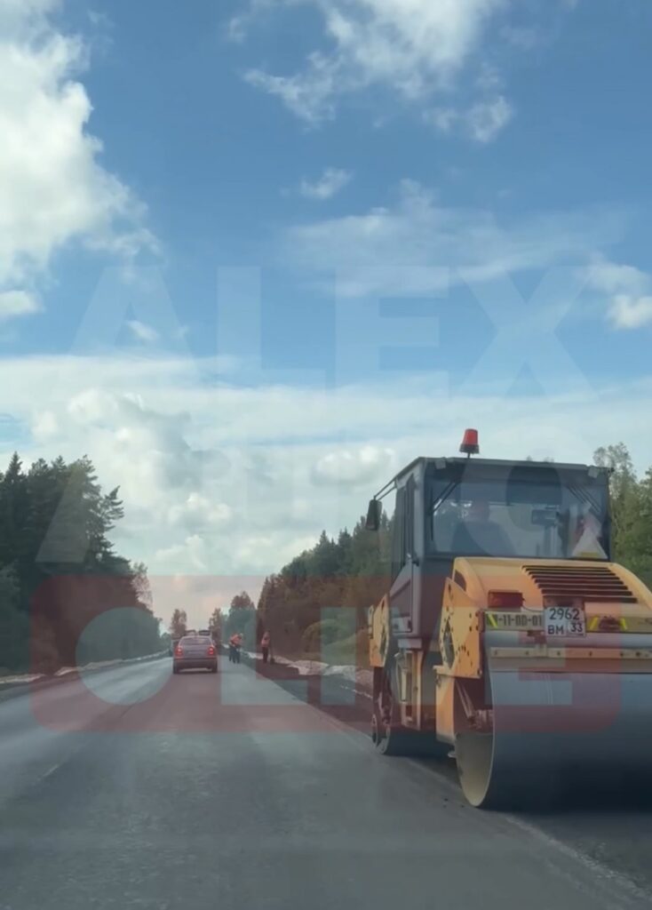 На Двориковском шоссе продолжается ремонт дороги
